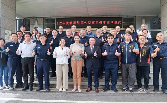 南投在地企業捐贈2部純電警用大型重機車 許縣長贈感謝狀 - https://www.watchmedia01.com
