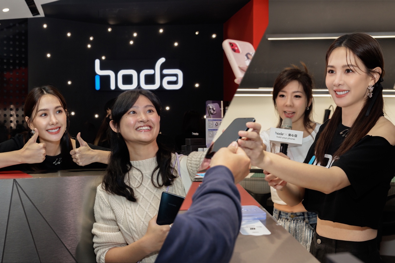 安心亞擔任hoda好貼一日店長 幫粉絲手機貼膜貼到想開副業 - https://www.watchmedia01.com