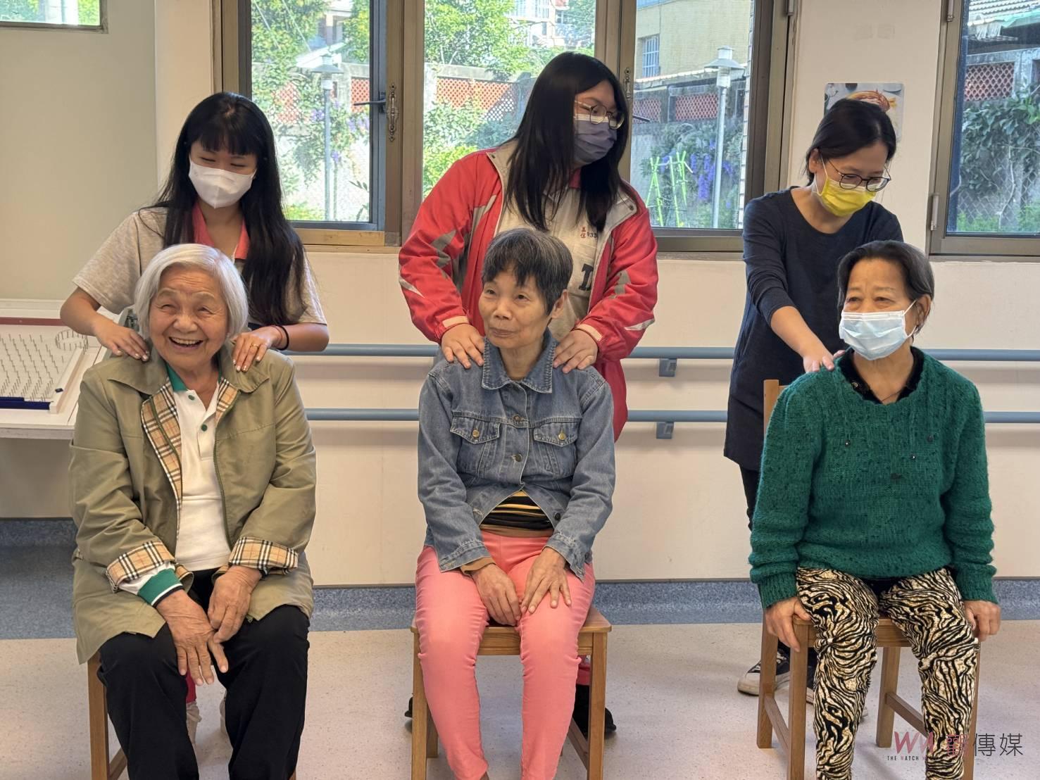 （有影片）／達德商工美容科愛心畫彩！榮家婆婆享受畫眉彩繪指甲盛宴 - https://www.watchmedia01.com
