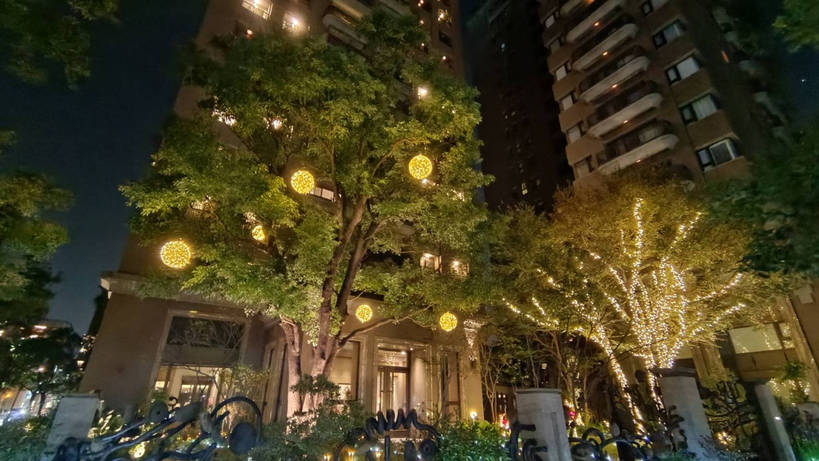 營造景觀意象與節慶氛圍 中市府開放行道樹免費懸掛燈飾 - https://www.watchmedia01.com