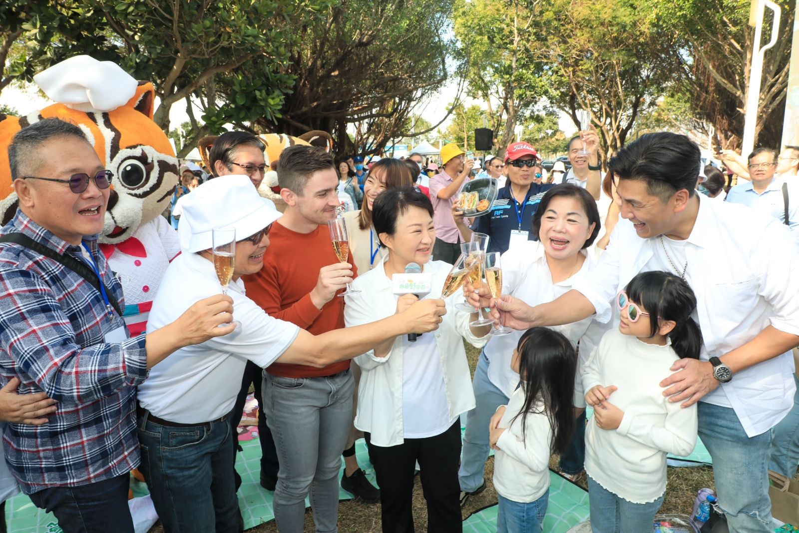 chill野餐了嗎？ 台中市長盧秀燕示範最in野餐四地連線 - https://www.watchmedia01.com