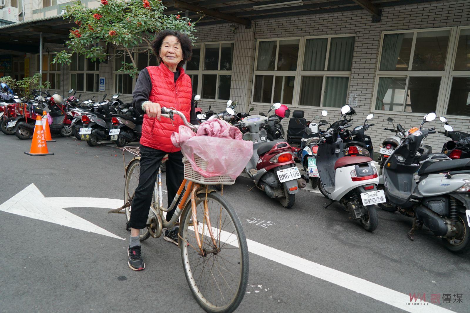 （有影片）／鹿港長青學苑熱招！91歲阿嬤3點半搭腳踏車搶報名 - https://www.watchmedia01.com