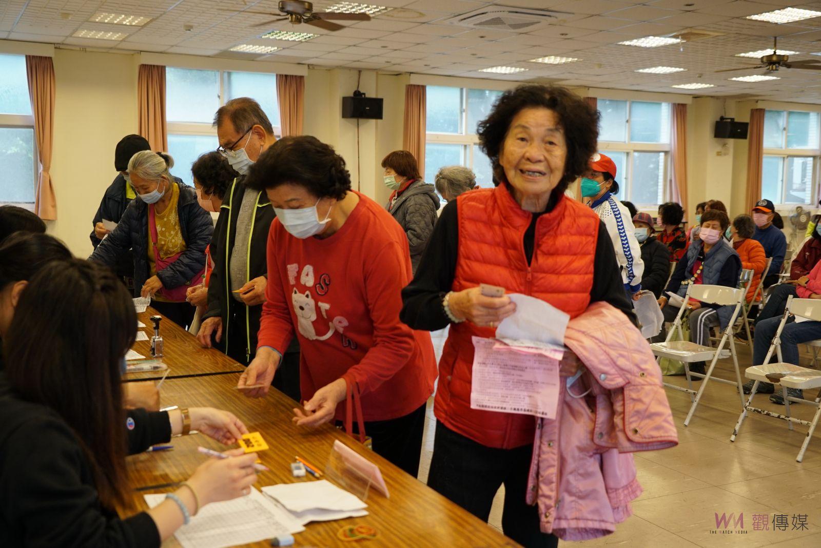 （有影片）／鹿港長青學苑熱招！91歲阿嬤3點半搭腳踏車搶報名 - https://www.watchmedia01.com