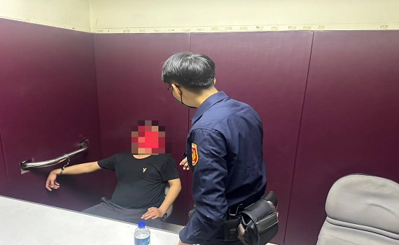 通緝犯欲拒捕脫逃 集集警負傷合力奮勇逮捕歸案 - https://www.watchmedia01.com