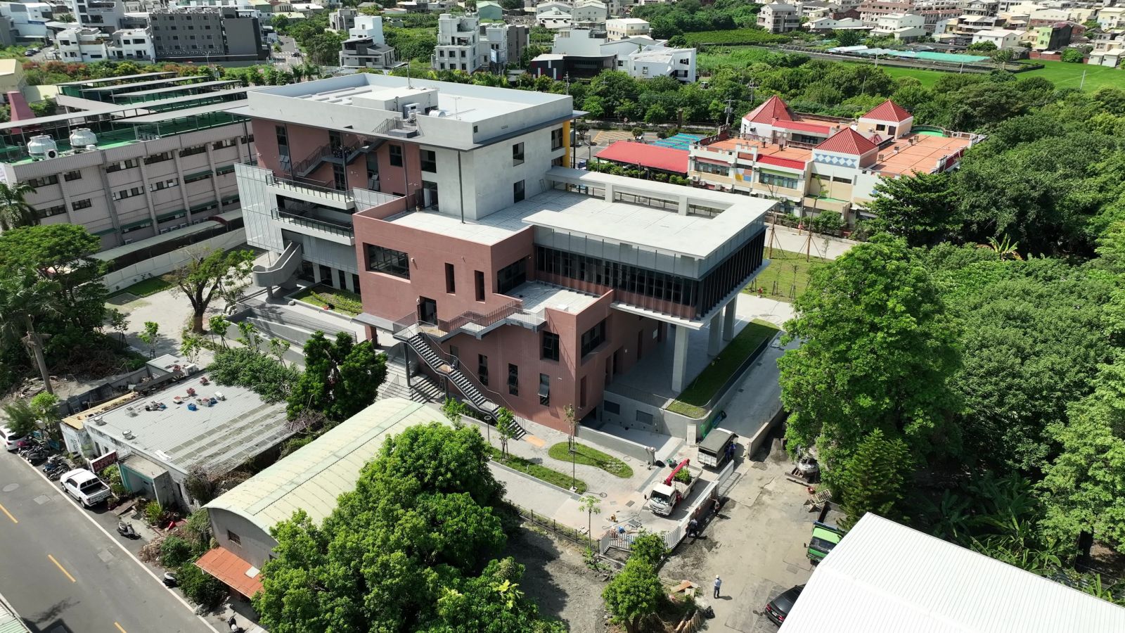 員林市新大樓榮獲建築界奧斯卡！金質獎特優　彰化縣政府創歷史 - https://www.watchmedia01.com