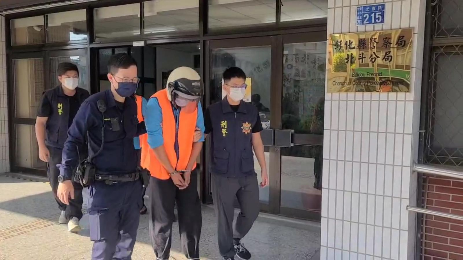 （有影片）／芭樂園情殺慘劇！兇嫌買3把西瓜刀砍殺女友25刀手法兇殘 - https://www.watchmedia01.com