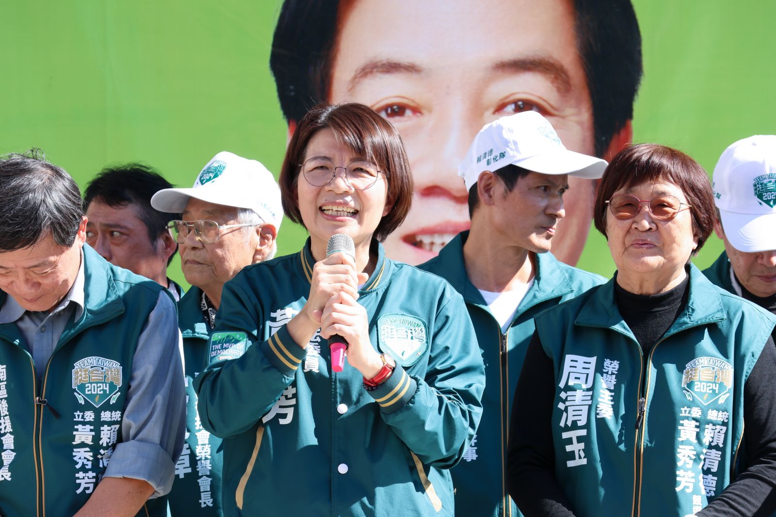 （有影片）／立委競選熱潮：黃秀芳、賴清德南區後援會授旗　群眾高呼搶救王義川 - https://www.watchmedia01.com