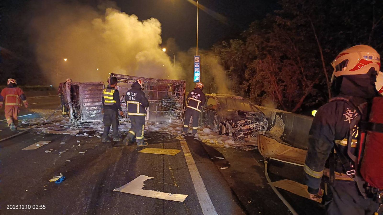 國1彰化北斗段南下火燒車釀一傷　火勢燒到剩骨架！三人幸逃生 - https://www.watchmedia01.com