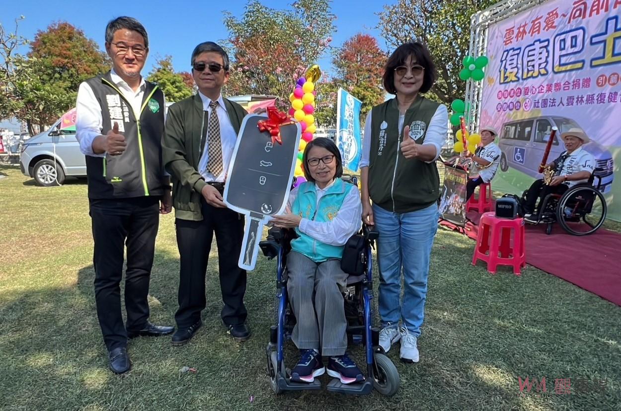 雲林有愛向前走復康巴士暖心捐贈　蘇治芬、劉建國同台出席捐車典禮 - https://www.watchmedia01.com