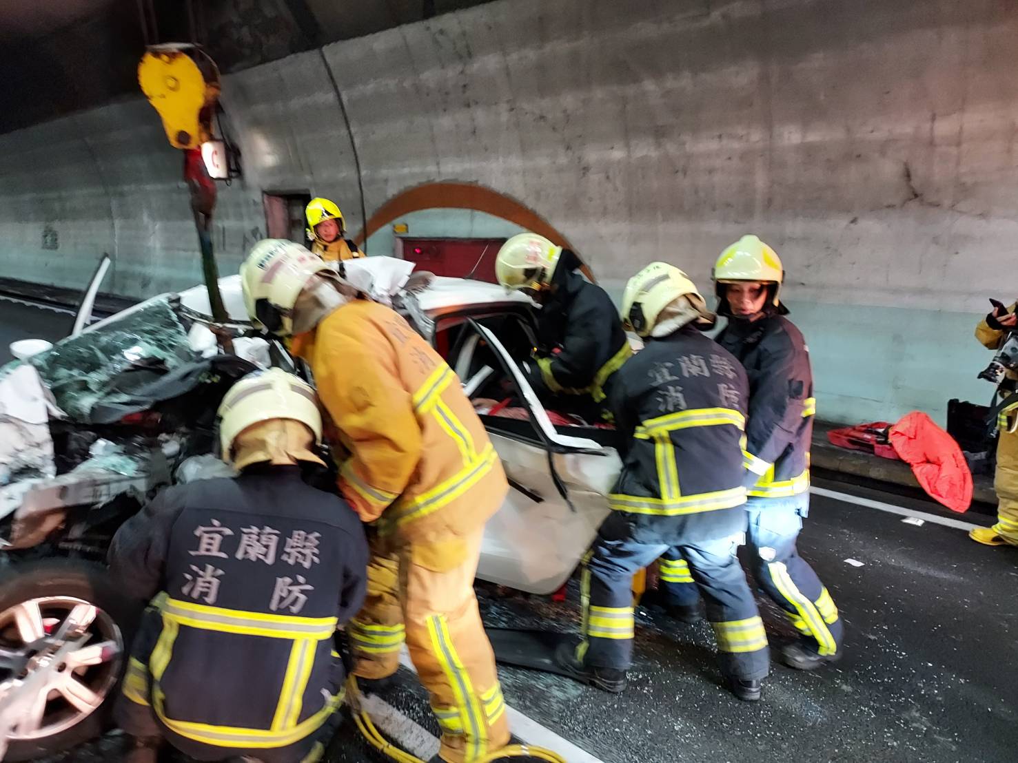 國五北上車禍雪隧一度封閉 自小客駕駛無生命徵象 - https://www.watchmedia01.com