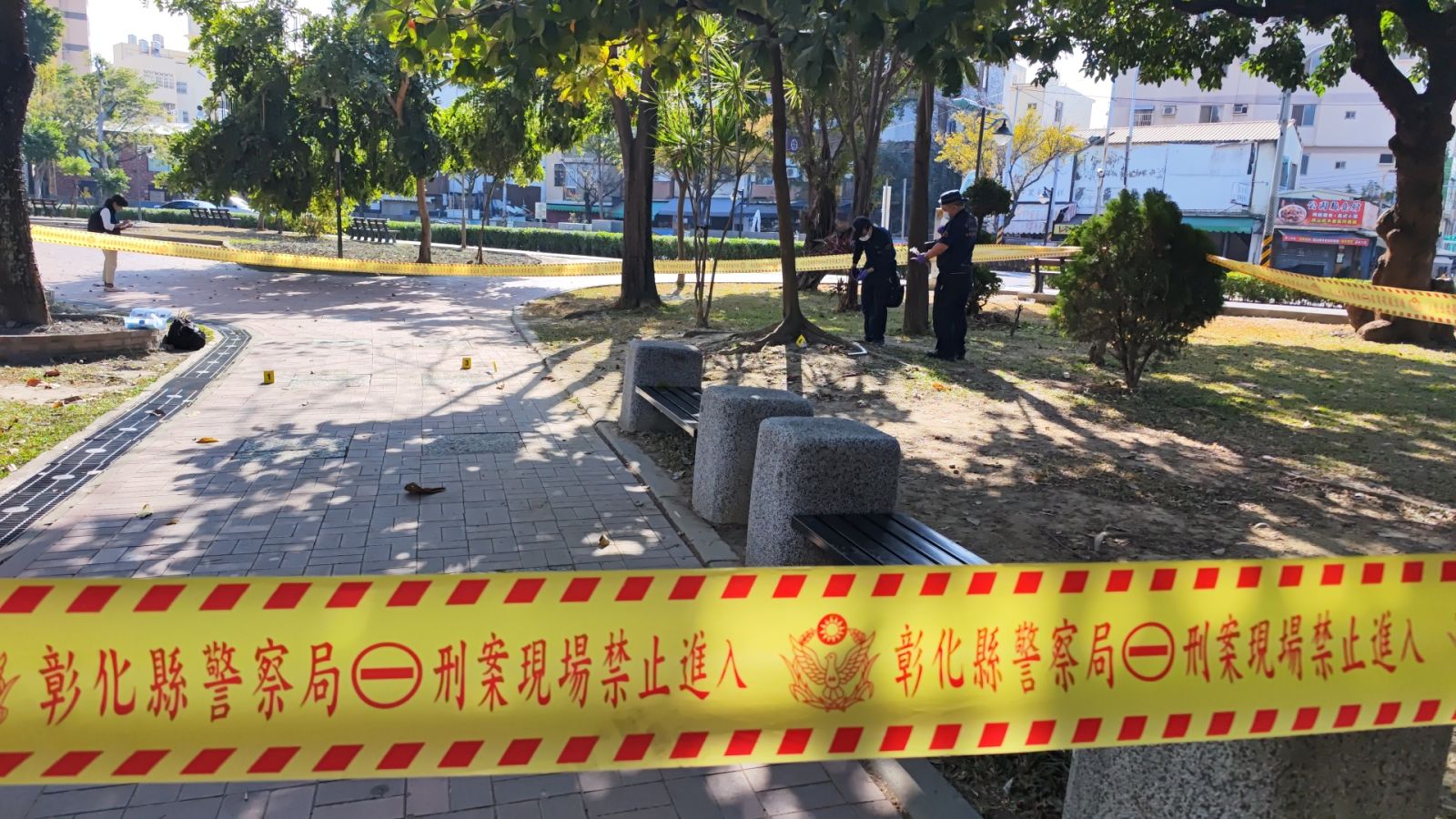 （有影片）／員林公園驚現血腥事件　男子持菜刀隨機砍人　3名女遊客受傷 - https://www.watchmedia01.com