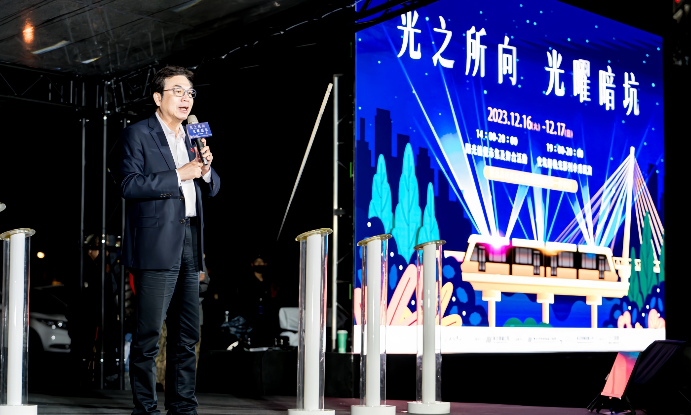 光影列車秀安坑絢麗登場　光彩奪目讓遊客直呼精彩 - https://www.watchmedia01.com