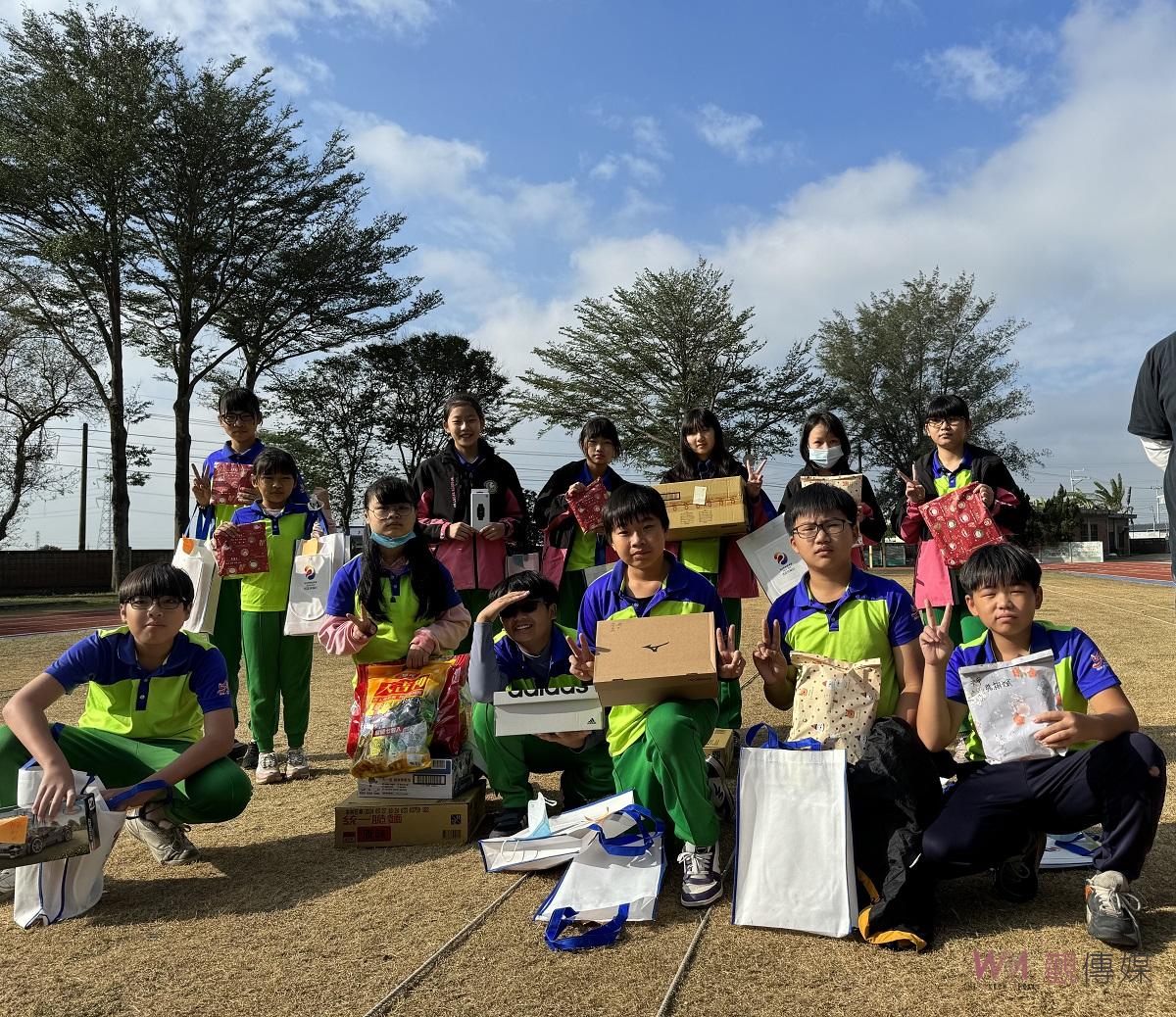 虎尾扶輪社化身聖誕老公公 將希望與愛化為禮物送到土庫 - https://www.watchmedia01.com