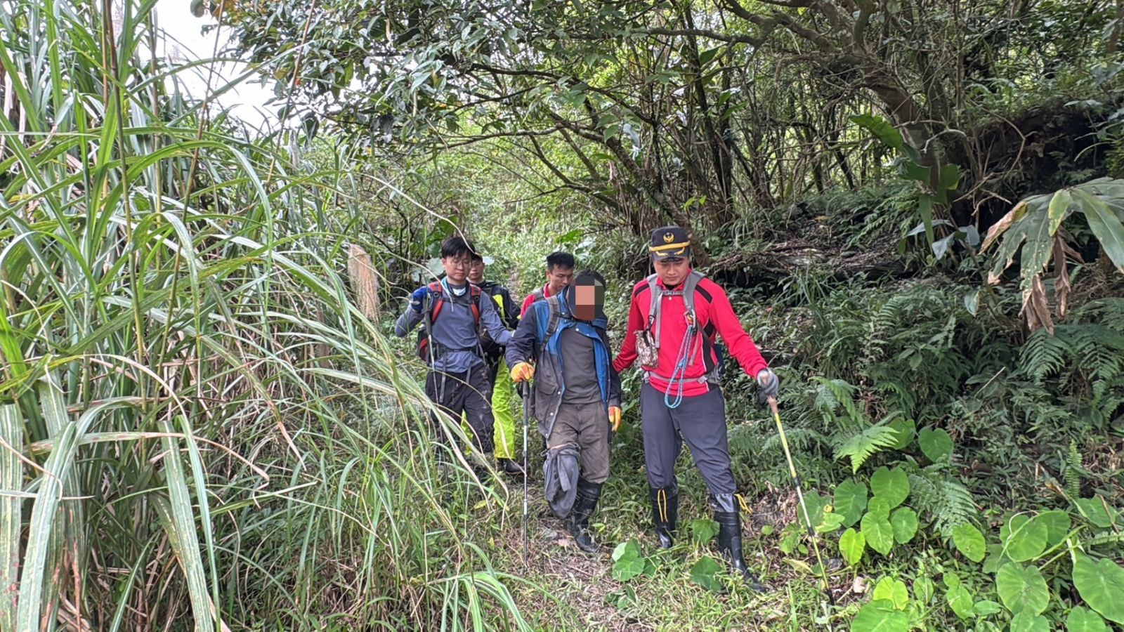 男子登東阿玉山迷路 宜縣消防局出動大批人力漏夜搜尋終獲救 - https://www.watchmedia01.com
