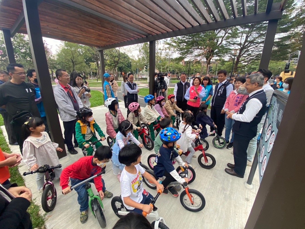 中市首座兒童交通主題公園 親子泉源公園騎車學交通知識 - https://www.watchmedia01.com