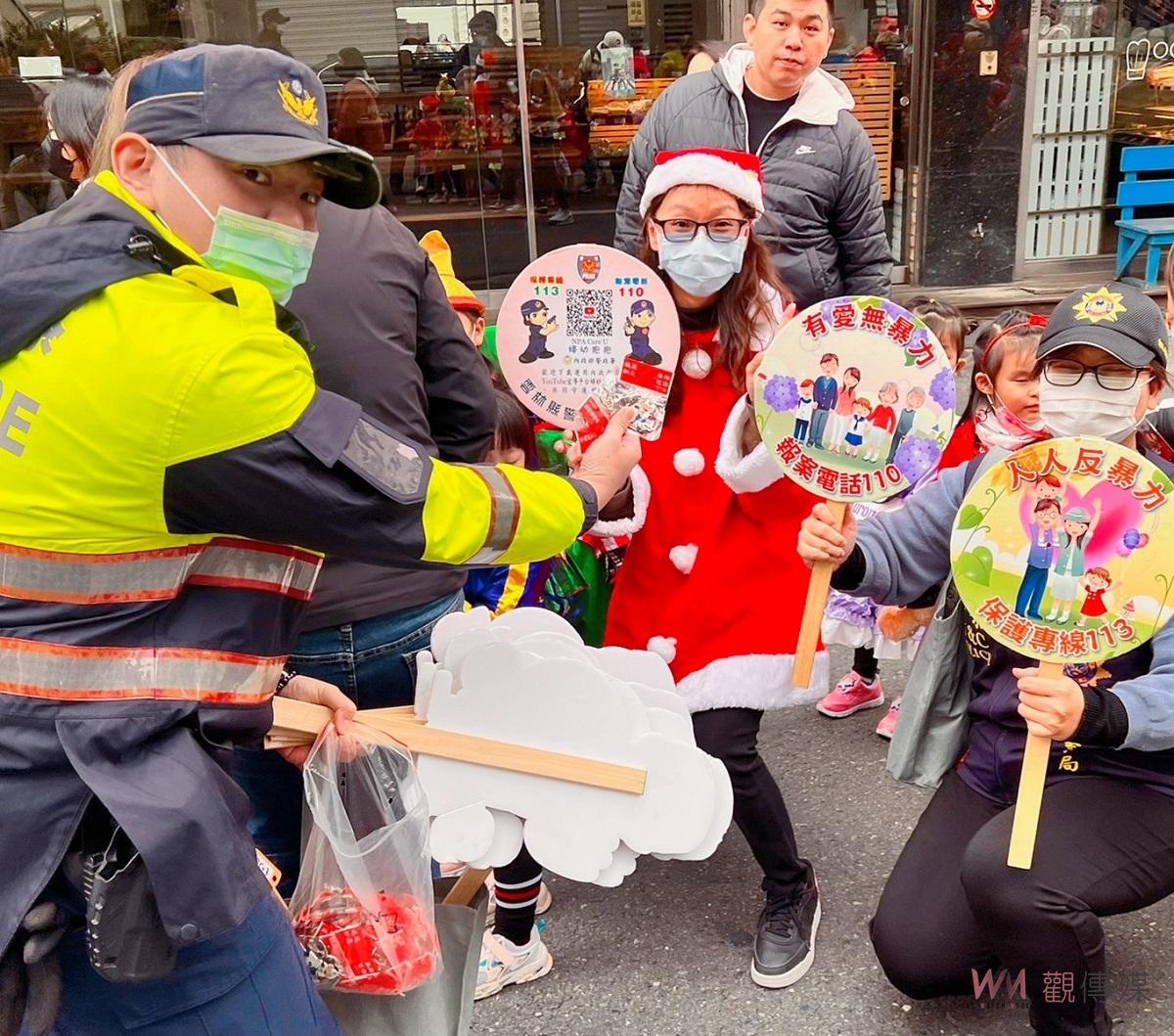 幼兒園聖誕踩街 北港警結合反詐及交安宣導 - https://www.watchmedia01.com