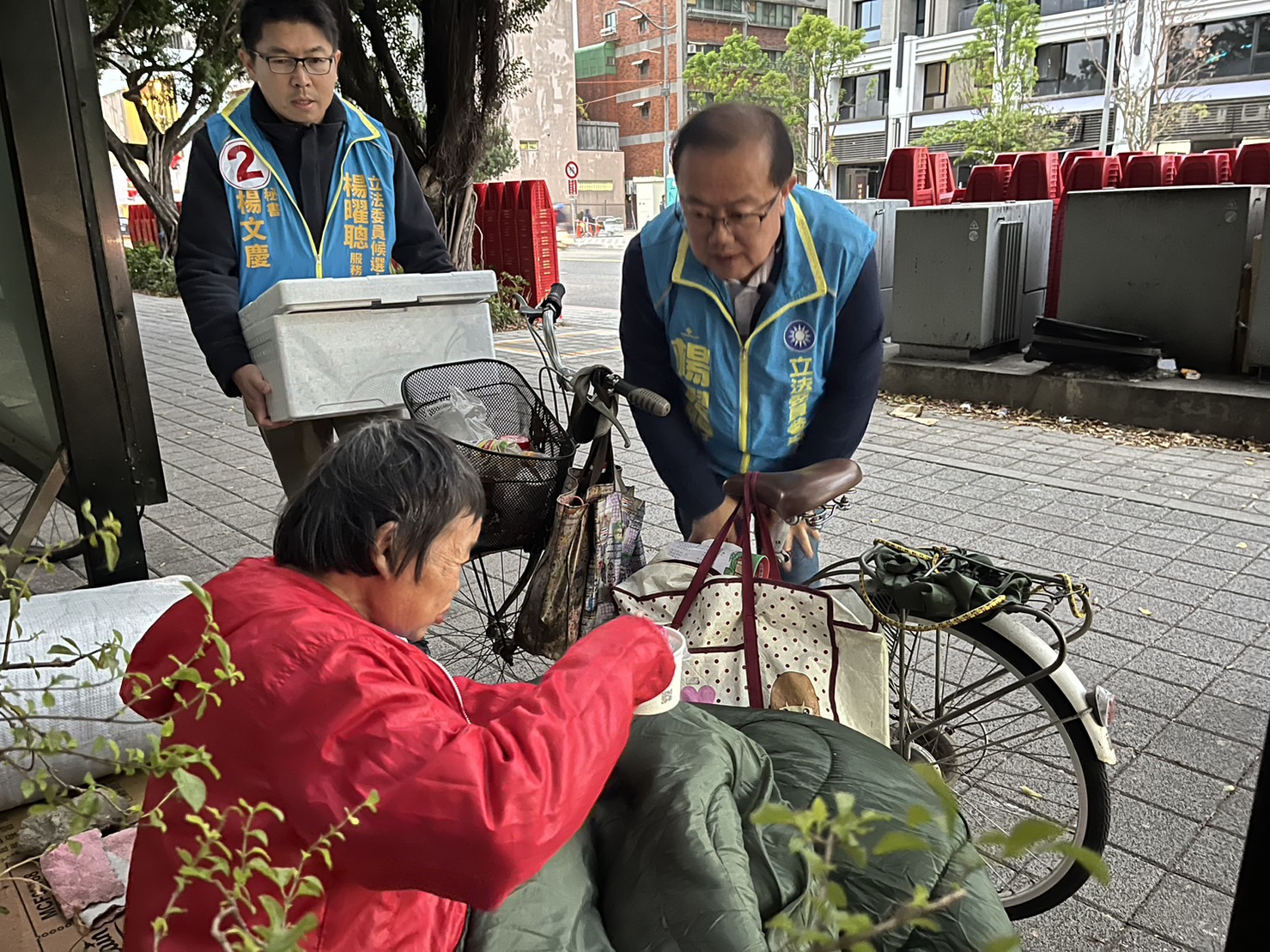 急凍寒流襲彰化！醫師出身楊曜聰冬至送暖街友溫馨行動 - https://www.watchmedia01.com
