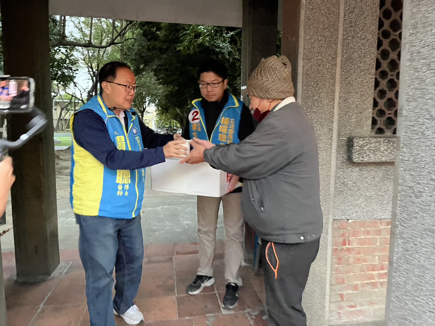 急凍寒流襲彰化！醫師出身楊曜聰冬至送暖街友溫馨行動 - https://www.watchmedia01.com