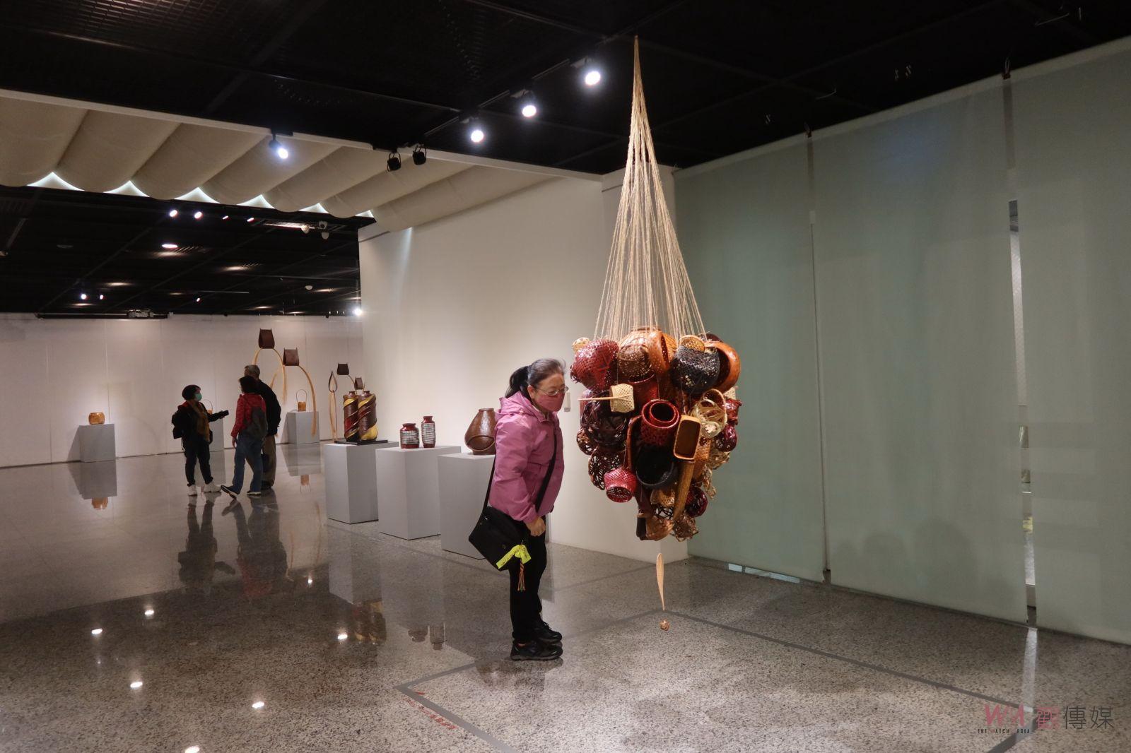 （有影片）／巧手撫竹五十載！林秀鳳「撫竹．50」展現薪傳竹編工藝之美 - https://www.watchmedia01.com