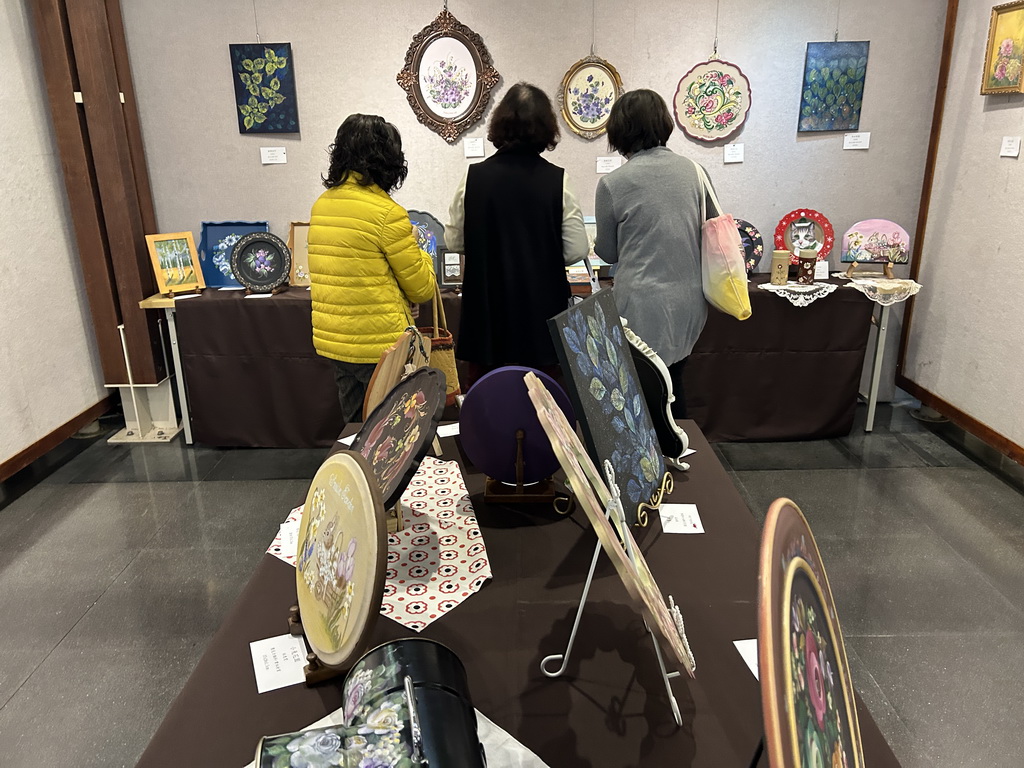 素人學習也能成為生活彩繪大師 楊秀椿師生傢飾彩繪聯展把居家變美了 - https://www.watchmedia01.com