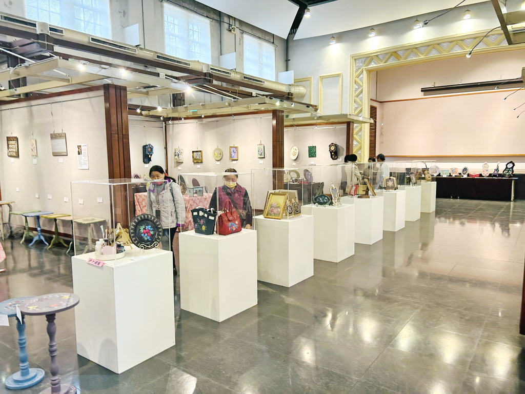 素人學習也能成為生活彩繪大師 楊秀椿師生傢飾彩繪聯展把居家變美了 - https://www.watchmedia01.com