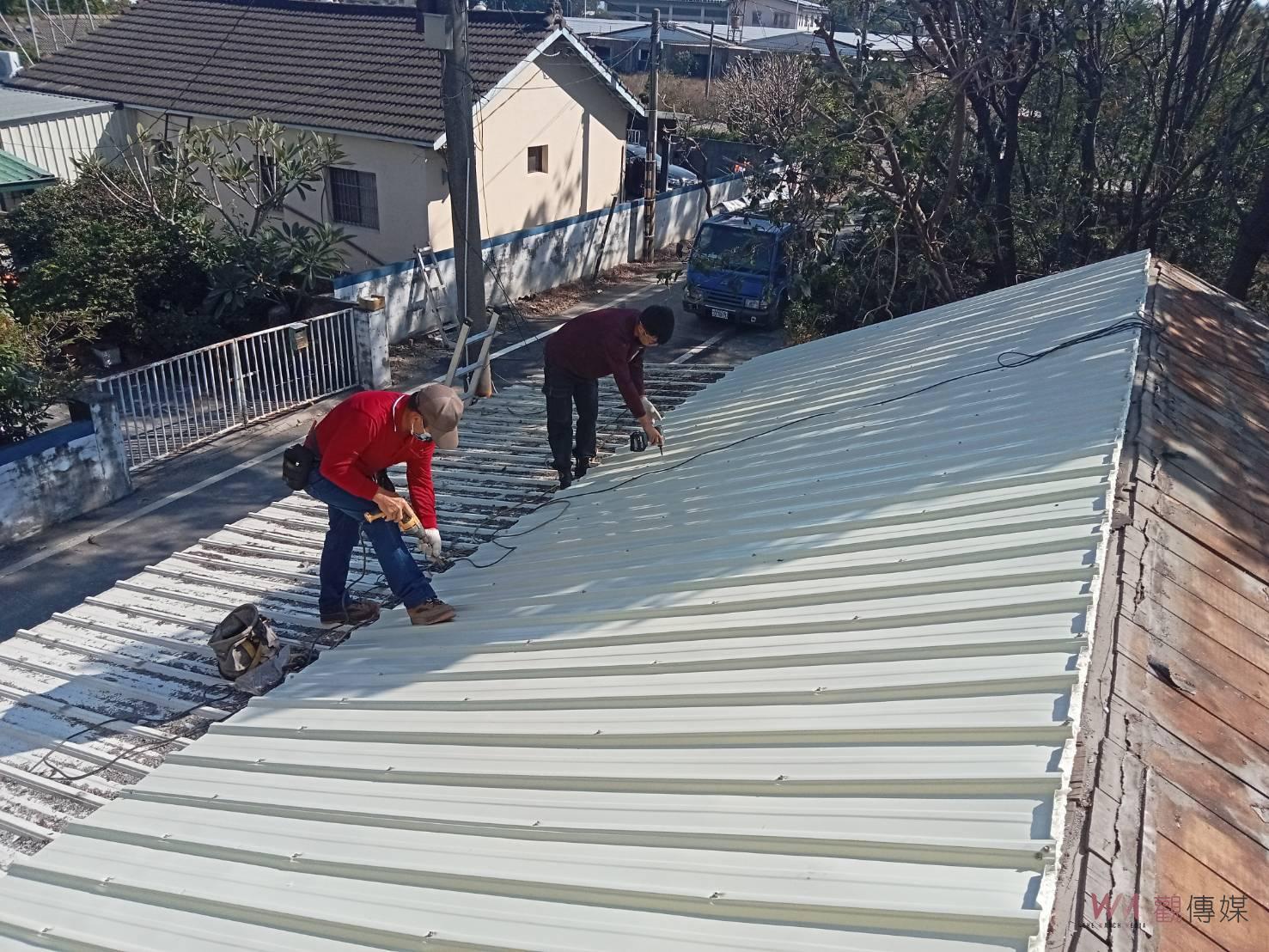 （有影片）／北斗警分局聯手慈善愛心修繕屋頂慰問行動　為弱勢帶來改變 - https://www.watchmedia01.com