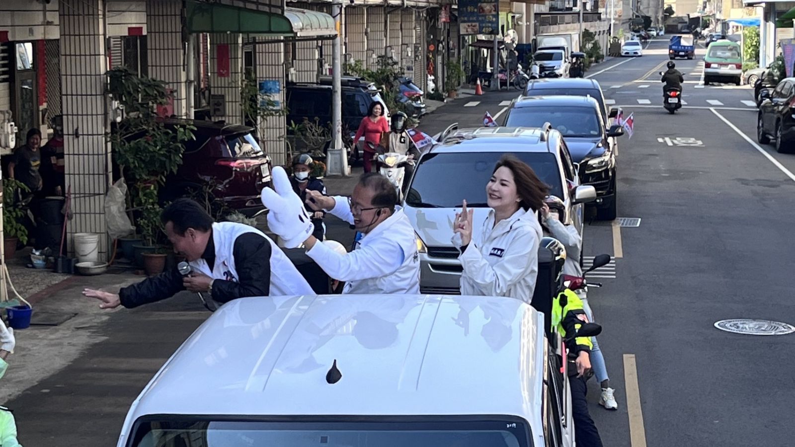 群英相挺！楊曜聰車隊掃街　不分區陳菁徽、王育敏陪同 - https://www.watchmedia01.com