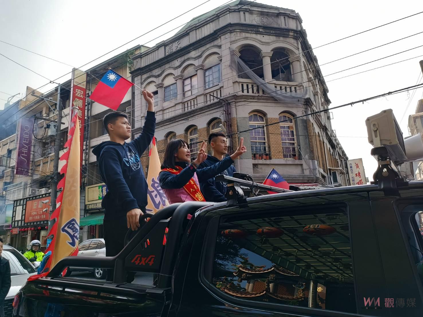 （有影片）／超吸睛！2024最終衝刺期國民黨立委候選人謝衣鳳獲球隊力挺 - https://www.watchmedia01.com