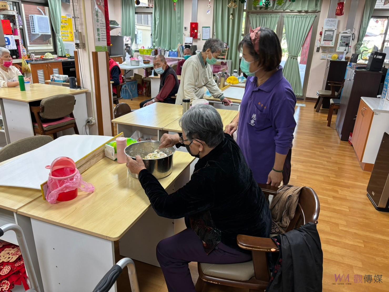 （有影片）／高麗菜手作煎餅　彰榮日照中心勾起失智長者滿滿懷舊回憶 - https://www.watchmedia01.com