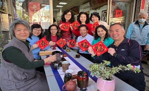 新春揮毫送春聯！中市議員朱暖英：迎接新年新氣象 - https://www.watchmedia01.com