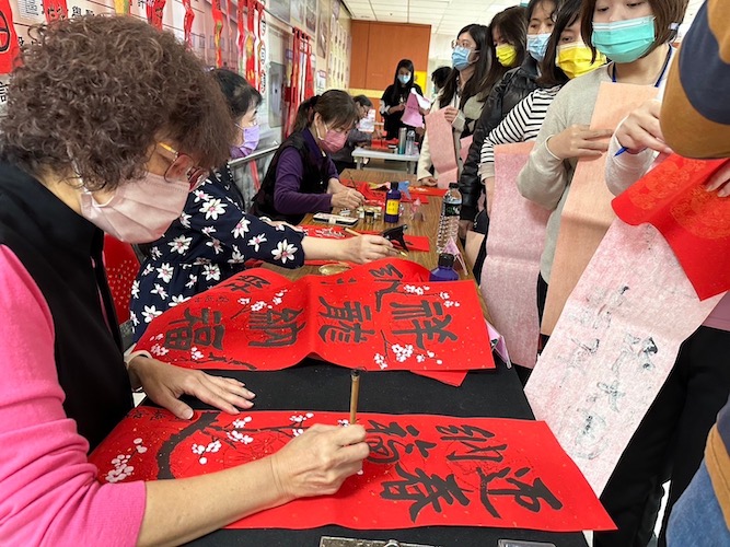 「舞龍迎春 名家揮毫」喜慶龍年　嘉義榮院邀名家現場揮毫贈春聯 - https://www.watchmedia01.com