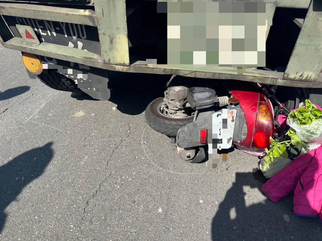 驚悚！花壇鄉三春老樹附近悲劇！老婦遭拖板車撞擊身亡 - https://www.watchmedia01.com