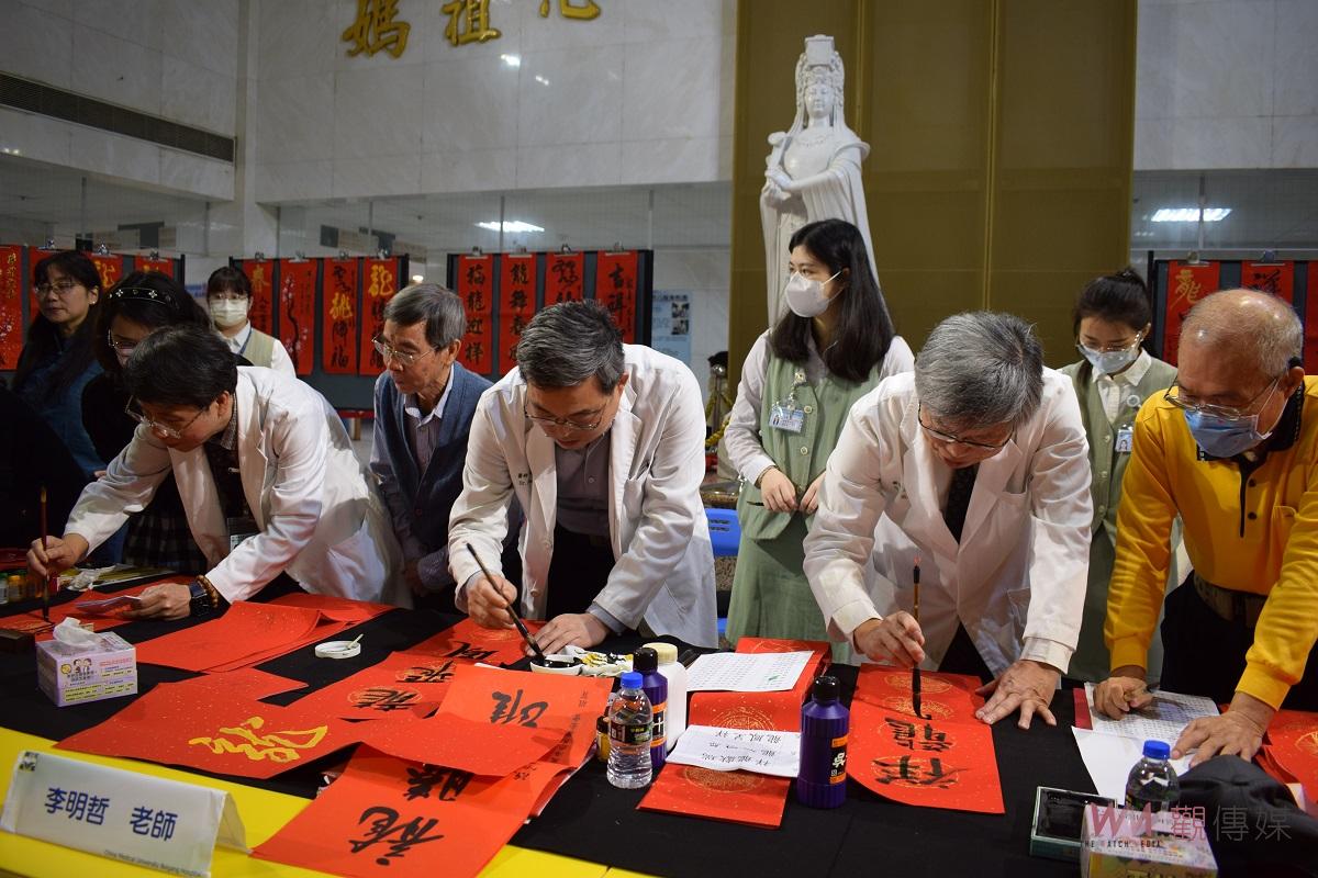 （有影片）／龍鳳呈祥賀新春 北港媽祖醫院邀名師揮毫贈春聯 - https://www.watchmedia01.com