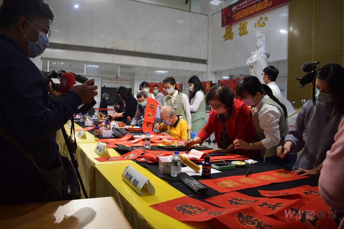 （有影片）／龍鳳呈祥賀新春 北港媽祖醫院邀名師揮毫贈春聯 - https://www.watchmedia01.com