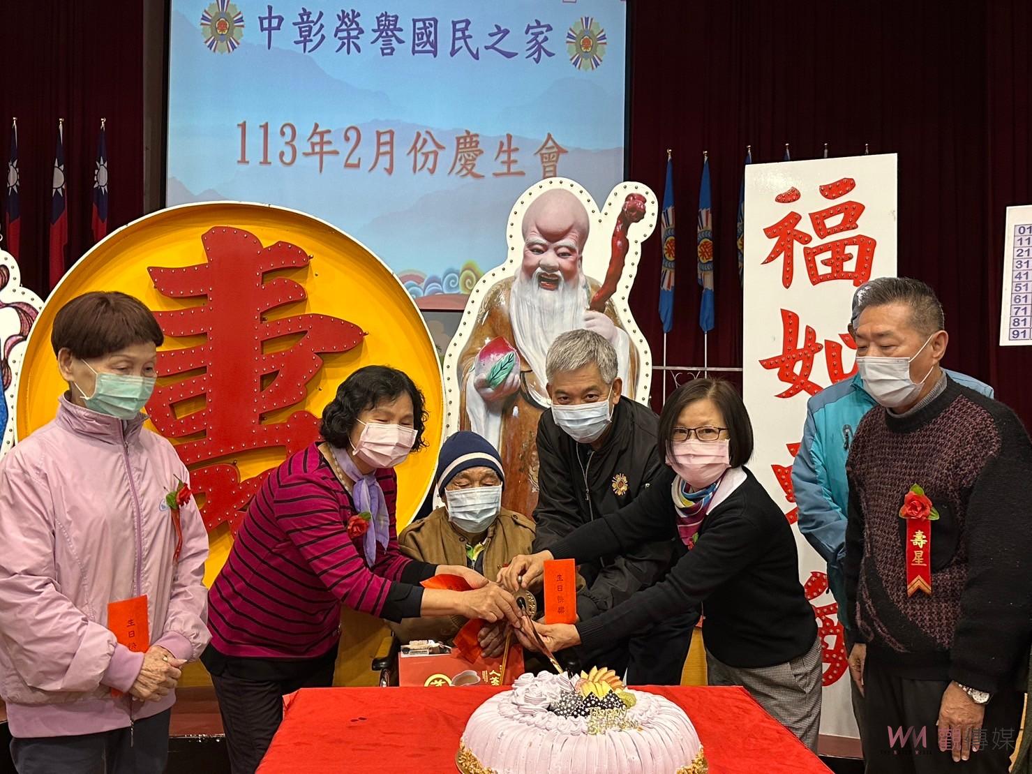 百歲榮家慶生會　中彰榮家熱鬧賓果樂開心　老者歡笑聲彌漫中正堂 - https://www.watchmedia01.com