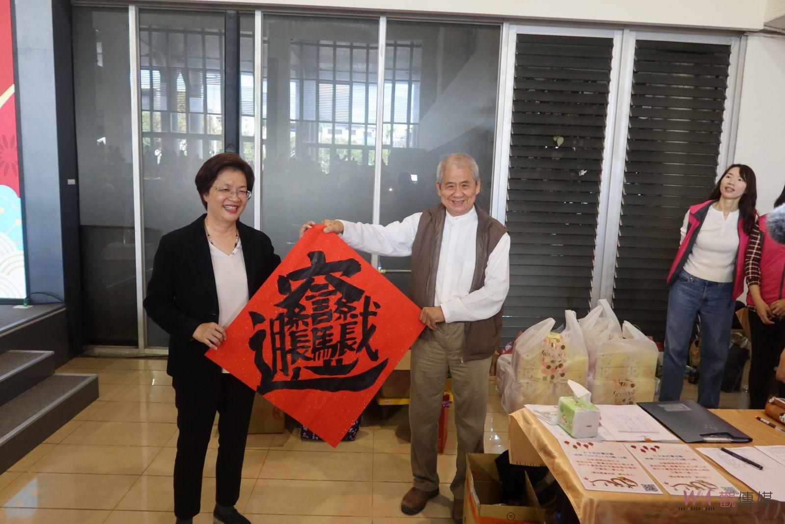 （有影片）／祥龍瑞氣‧迎新春！19書法名家聯袂揮毫　送上570幅春聯祝福 - https://www.watchmedia01.com