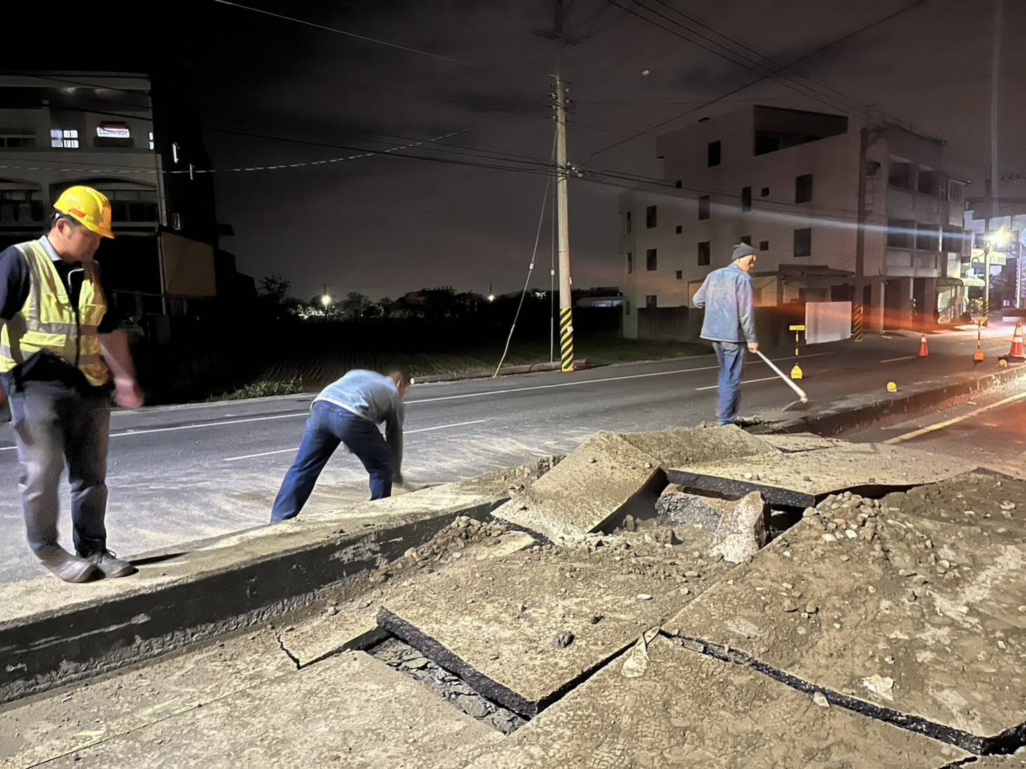 （有影片）／驚悚！田中加油站前柏油路炸裂　欣彰瓦斯公司測試壓力 - https://www.watchmedia01.com