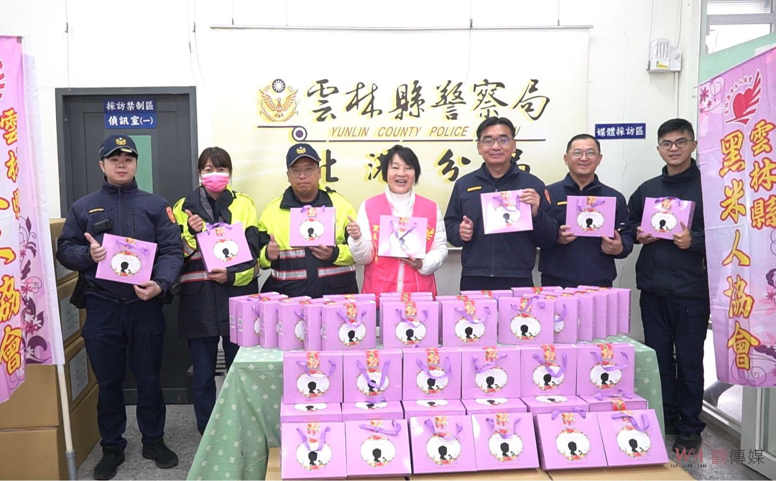 （有影片）／雲林黑米人協會飄芝麻香送暖　寒冬贈北港警麻油黑米香暖胃 - https://www.watchmedia01.com