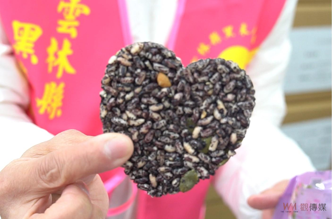 （有影片）／雲林黑米人協會飄芝麻香送暖　寒冬贈北港警麻油黑米香暖胃 - https://www.watchmedia01.com