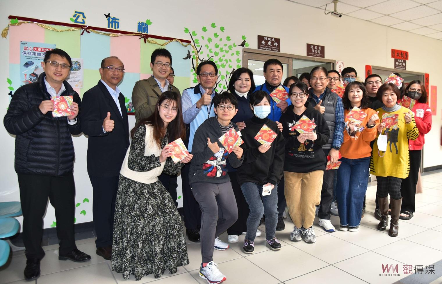 （有影片）／張麗善發送「富貴龍華」福袋　祝福縣府同仁新春富貴龍華 - https://www.watchmedia01.com