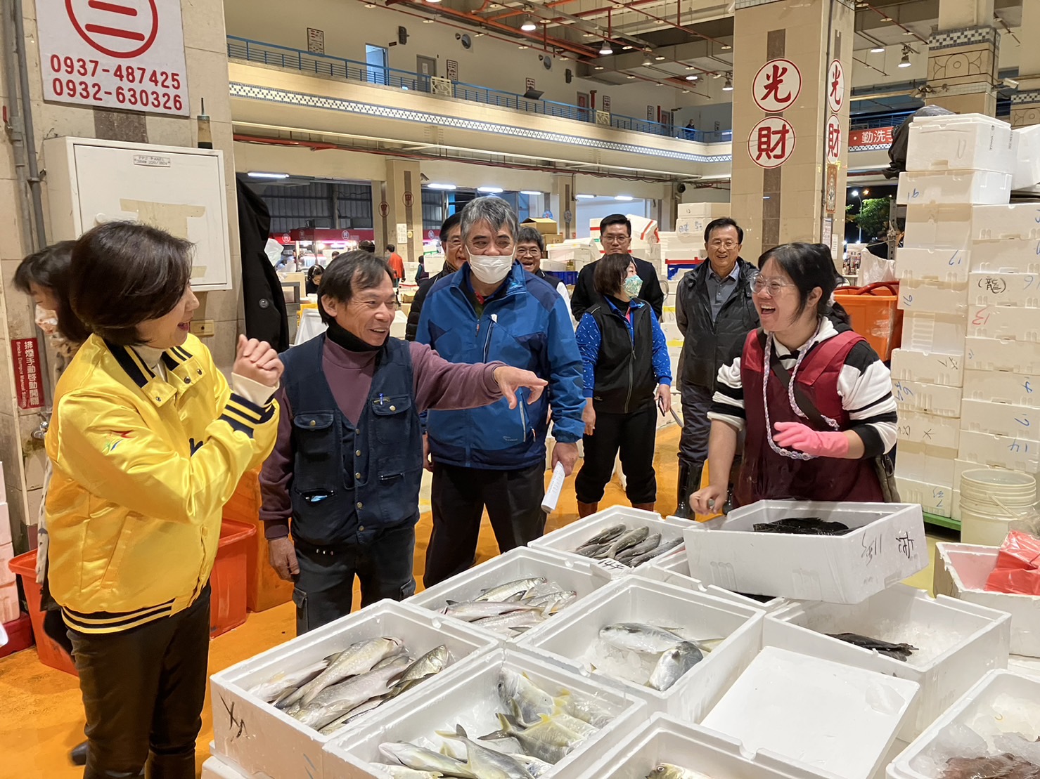 視察春節前魚貨、蔬果供銷 副市長王育敏祝市民萬事興「龍」 - https://www.watchmedia01.com