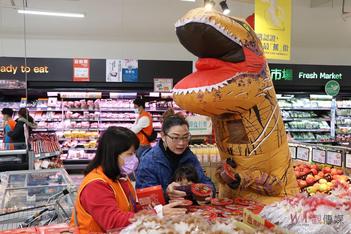 虎尾東區扶輪社歡樂購迎新過好年 雲林家扶動感大暴龍陪採買 - https://www.watchmedia01.com