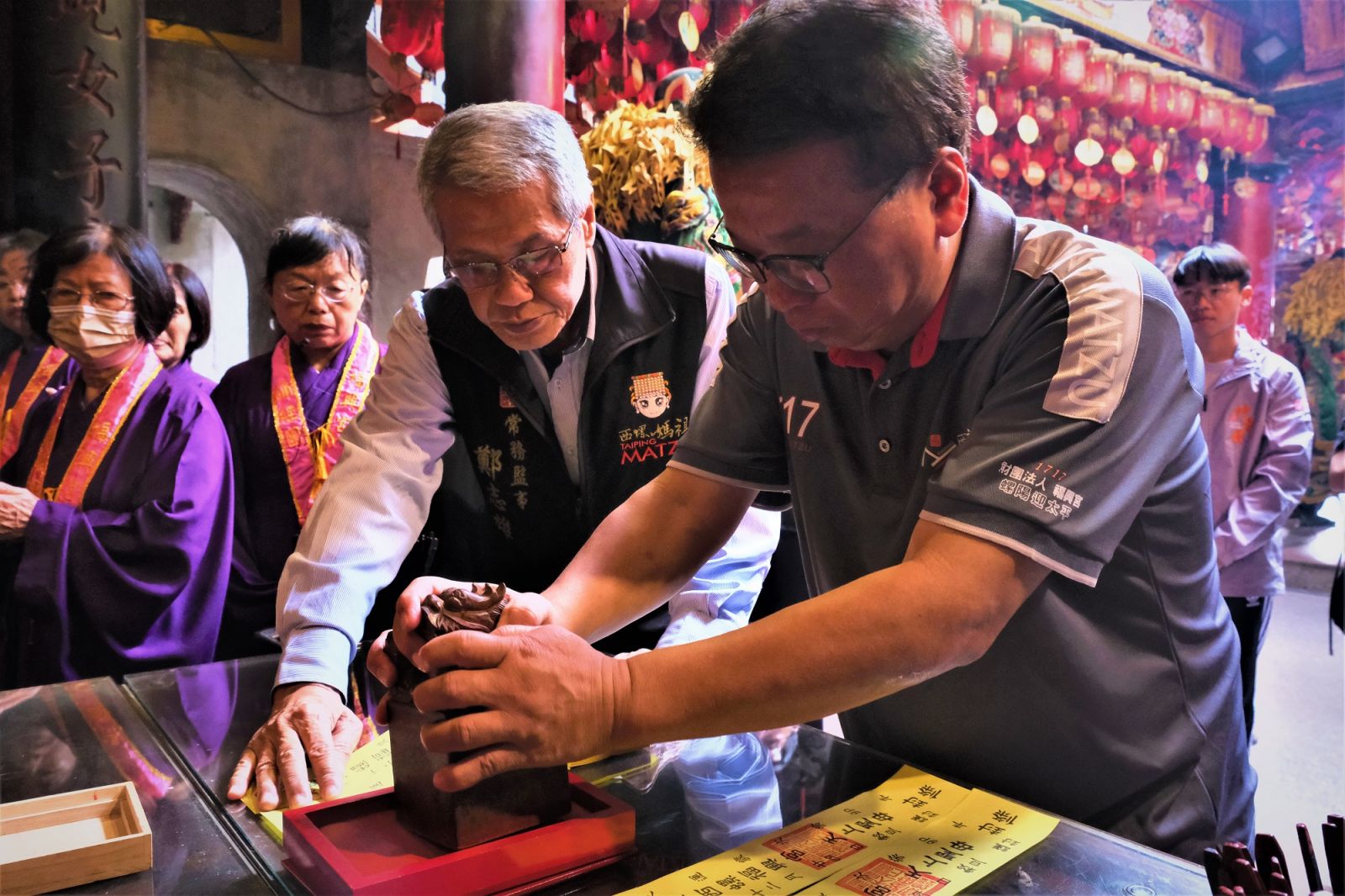 西螺福興宮送神封籤迎接龍年　邀多位書法家義寫春聯 - https://www.watchmedia01.com