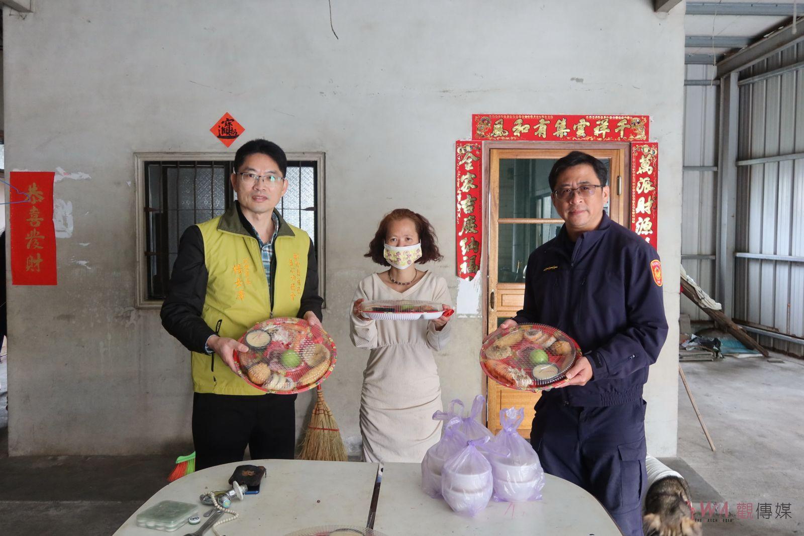 （有影片）／北斗警分局與福德善心功德會關懷弱勢家庭　送暖心又暖胃的年菜 - https://www.watchmedia01.com