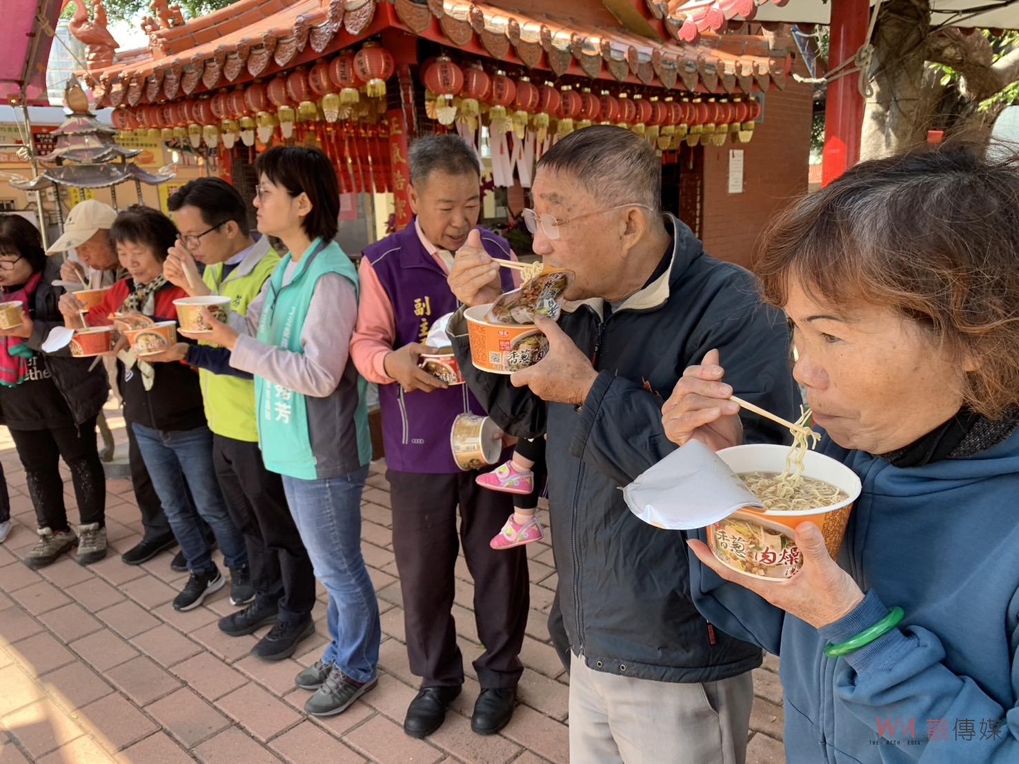 （有影片）／芬園139線福榕宮「土地公請吃泡麵」爆紅　五年飽餐20萬碗 - https://www.watchmedia01.com