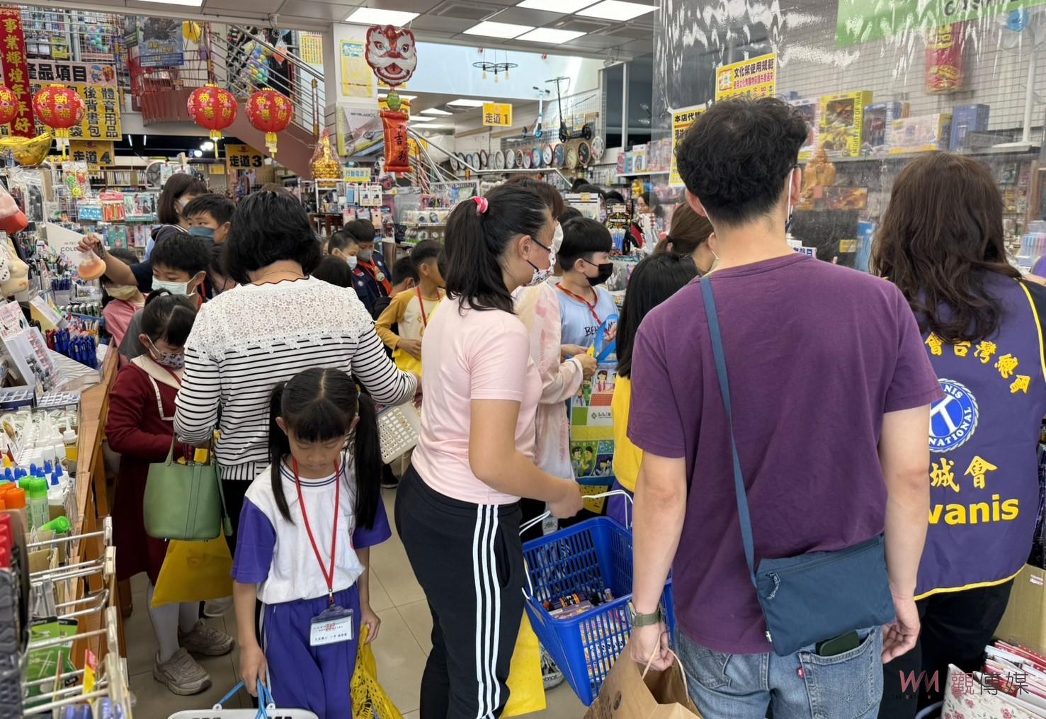 劉建國攜手長城同濟會愛心送禮　助102名弱勢學童開心迎新學年 - https://www.watchmedia01.com