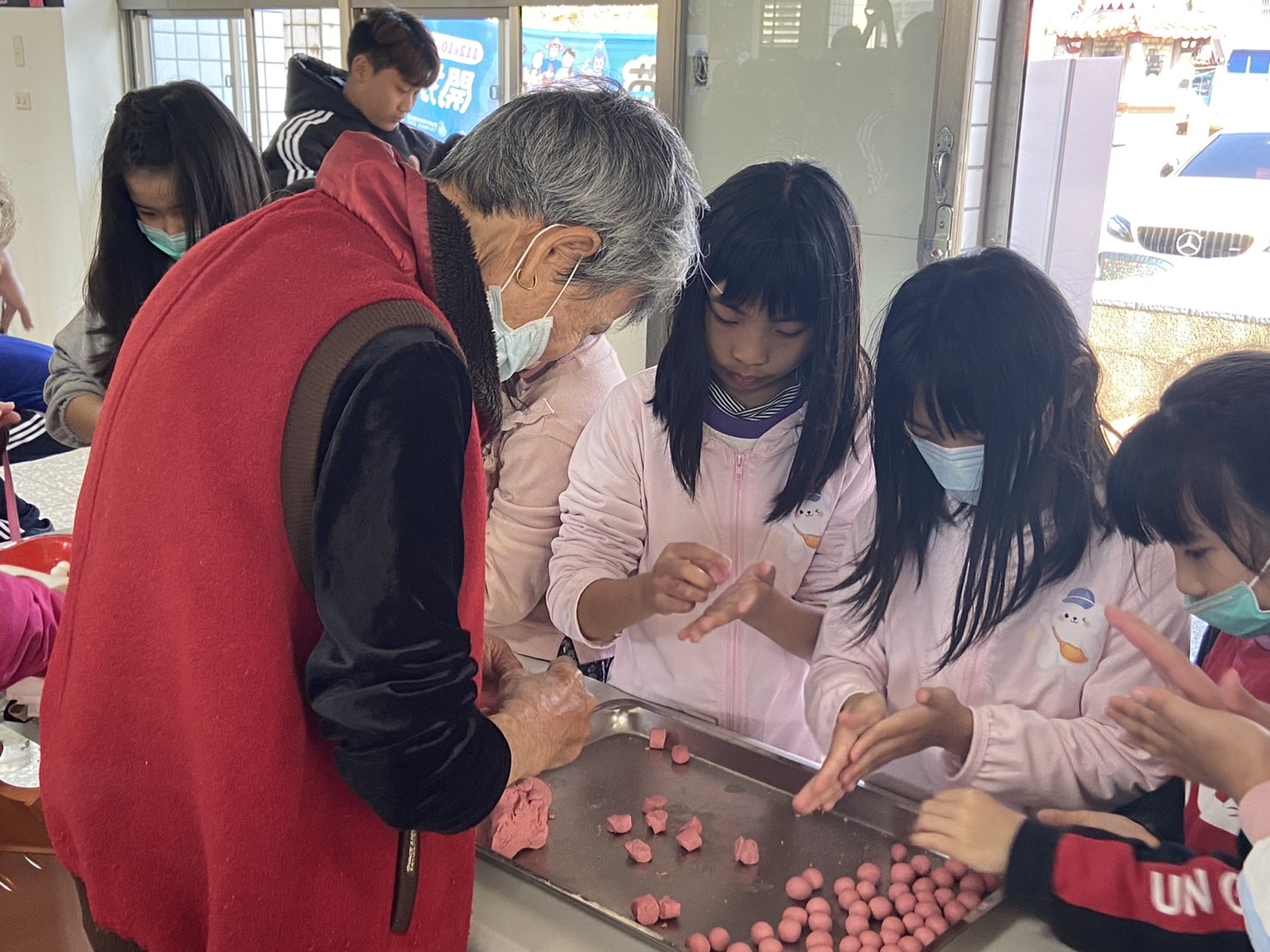 天穿日 憲明國小與天送埤居民玩樂體驗傳統客家天穿文化 - https://www.watchmedia01.com