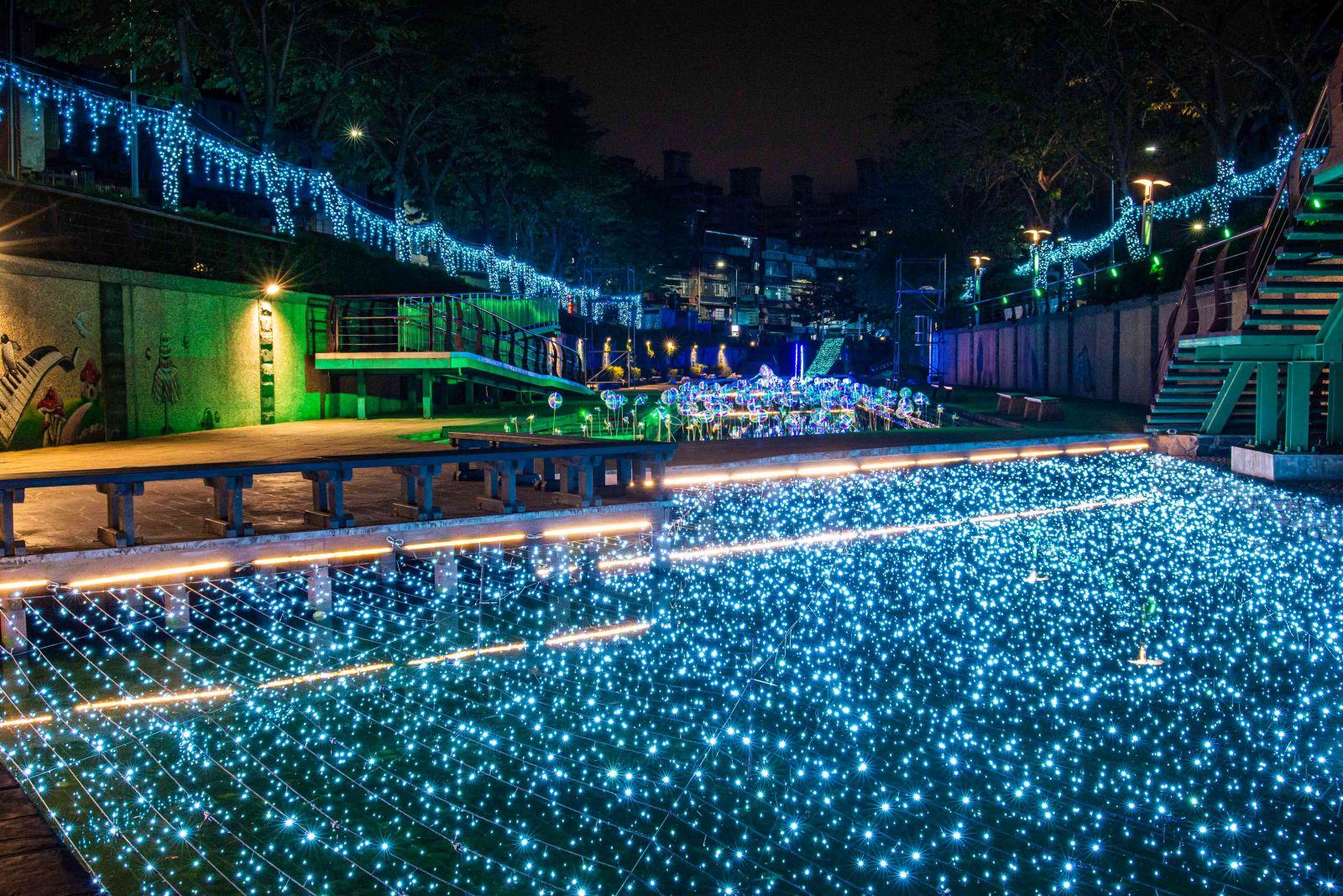 新莊中港大排光雕展浪漫登場　百萬璀璨燈海超夢幻 - https://www.watchmedia01.com