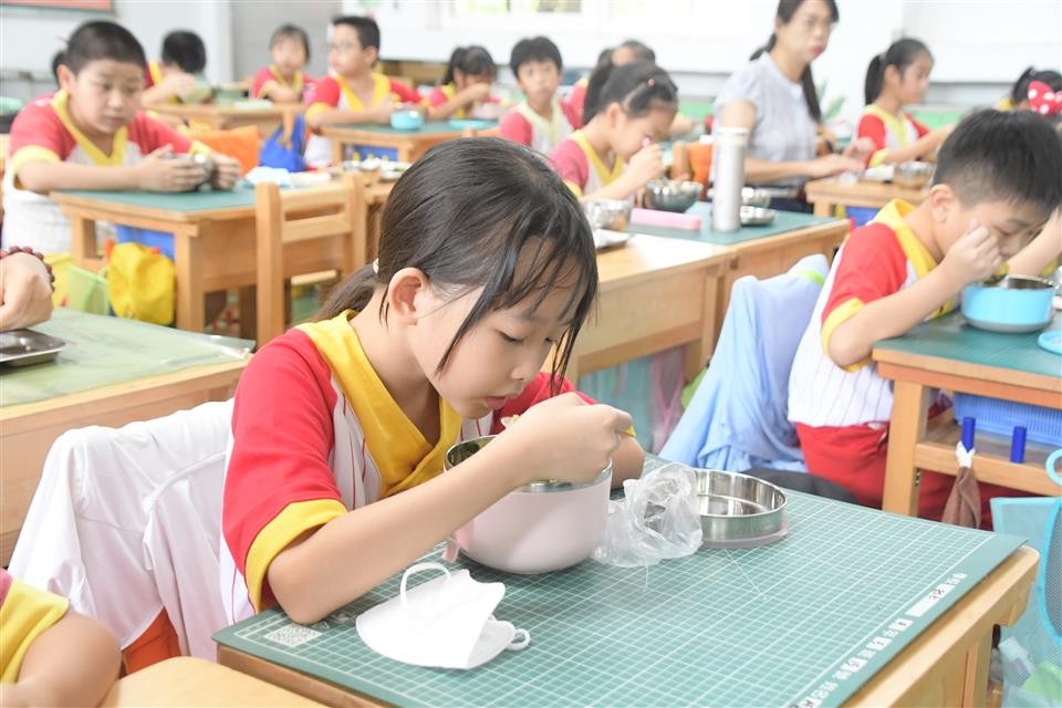 學校午餐食安風波延燒：彰縣暫停使用辣椒粉及咖哩粉 - https://www.watchmedia01.com