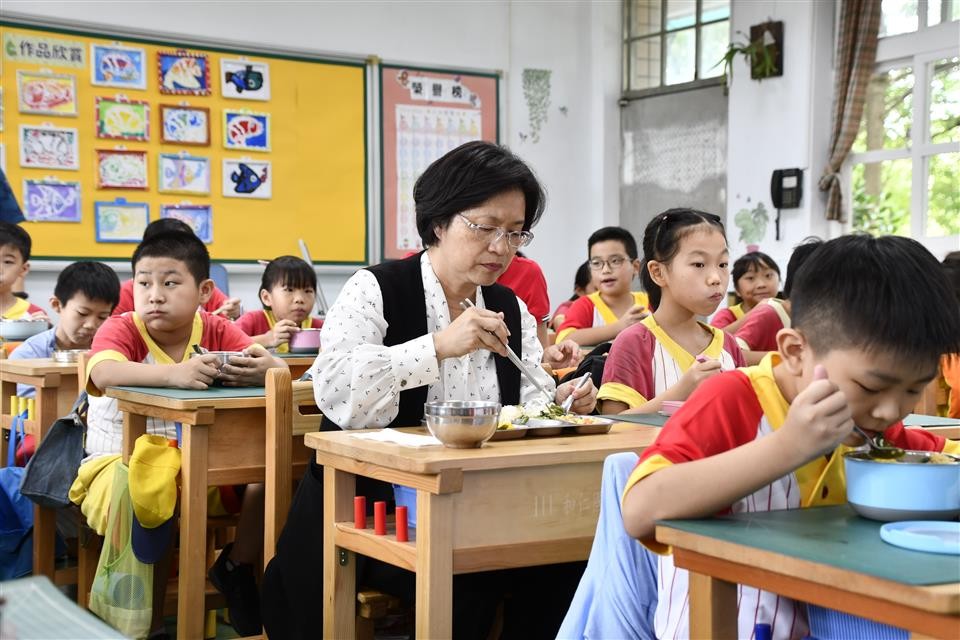 學校午餐食安風波延燒：彰縣暫停使用辣椒粉及咖哩粉 - https://www.watchmedia01.com